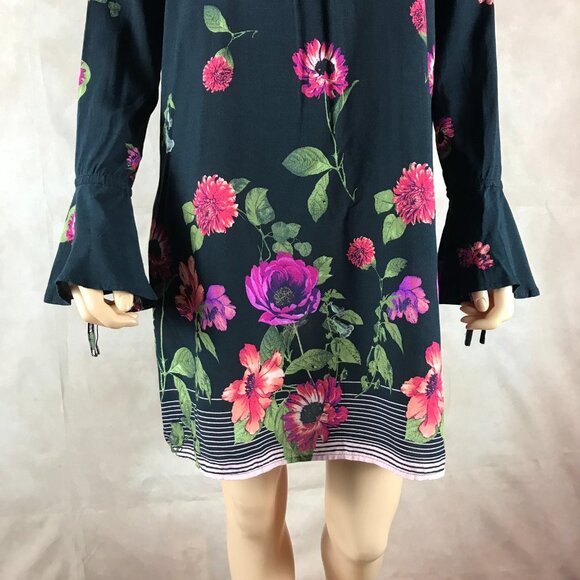 GILLI Black Floral Mini Shift Dress with Bell Sleeves NEW SMALL - Picture 2 of 6